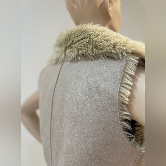 LOFT | Faux Fur Reversible Vest Size XSmall - Picture 8 of 13